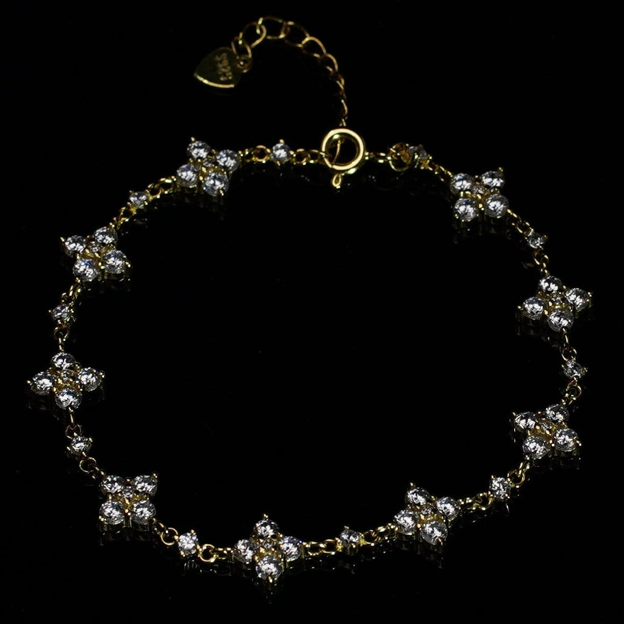 Elegant fyrklöverarmband i S925 silver – med VVS D-färgade moissaniter