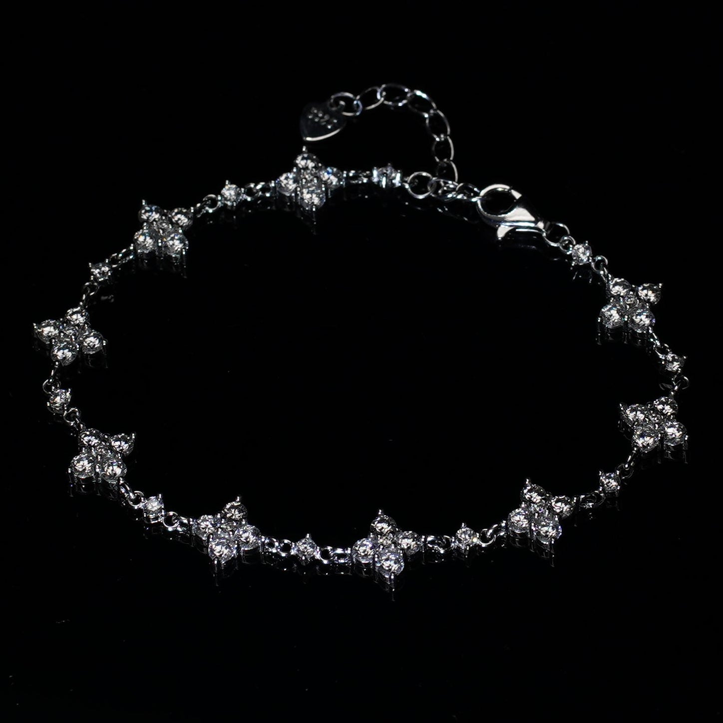 Elegant fyrklöverarmband i S925 silver – med VVS D-färgade moissaniter