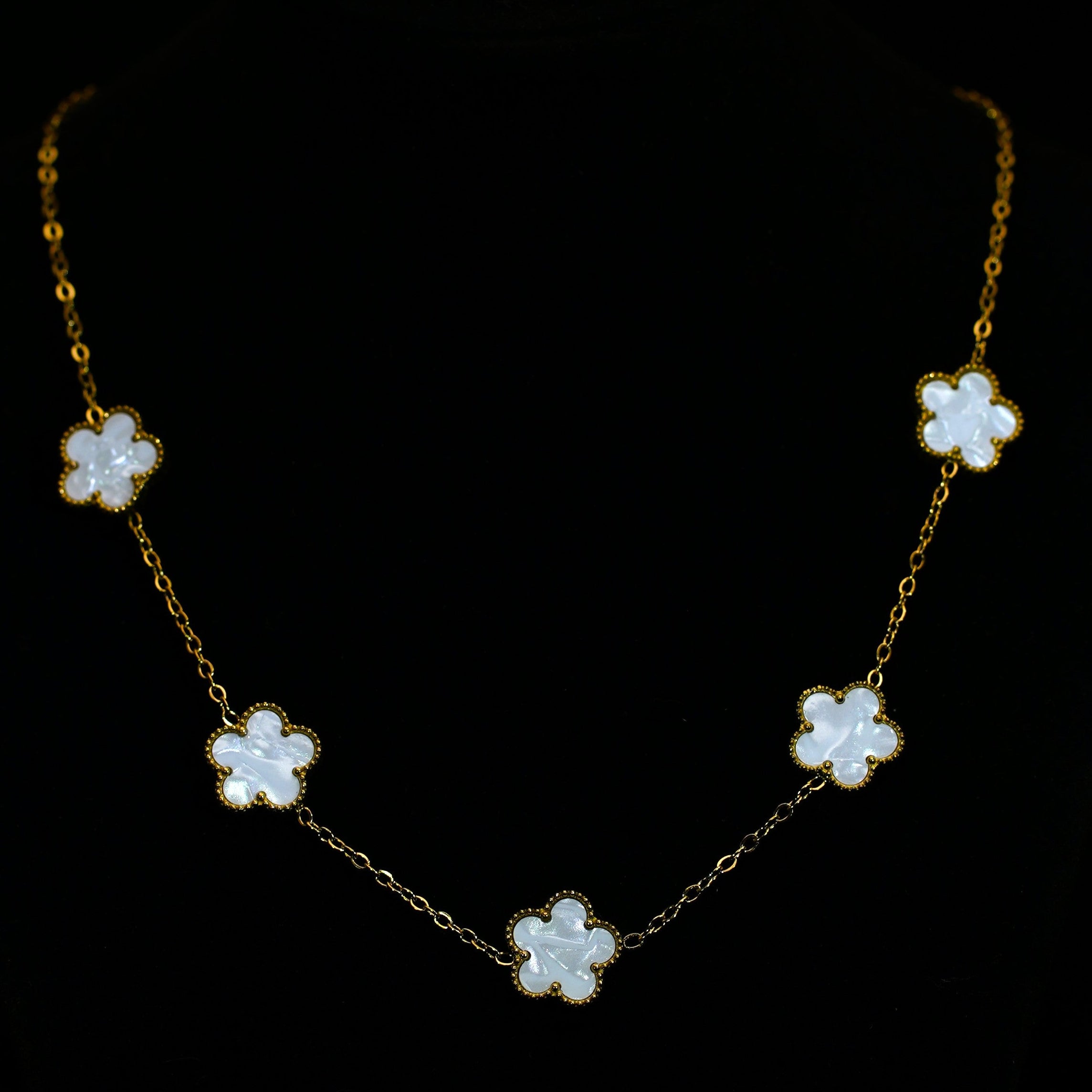 Femklöver halsband pärlemo vit 18k guldpläterat