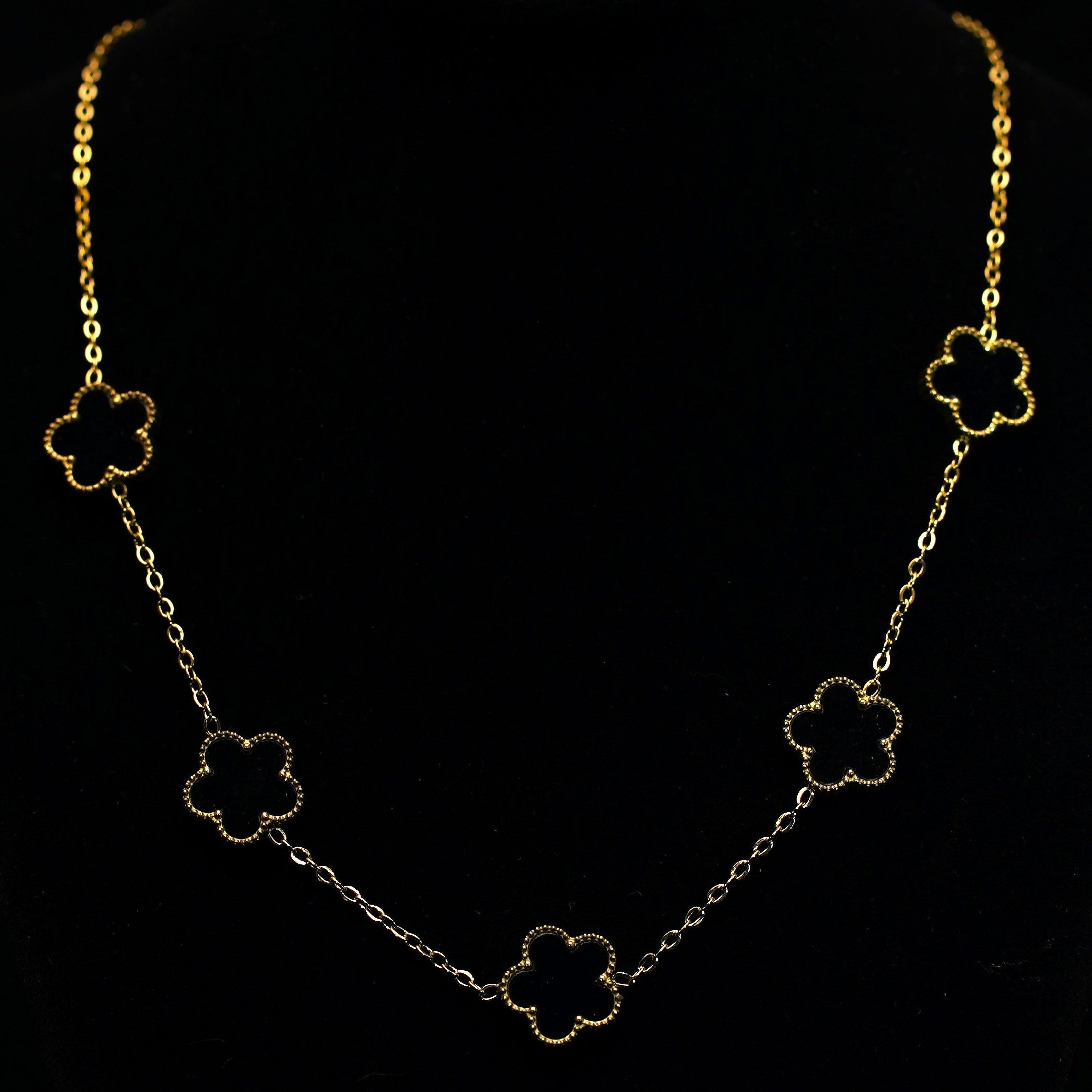 Femklöver halsband svart 18k guldpläterat
