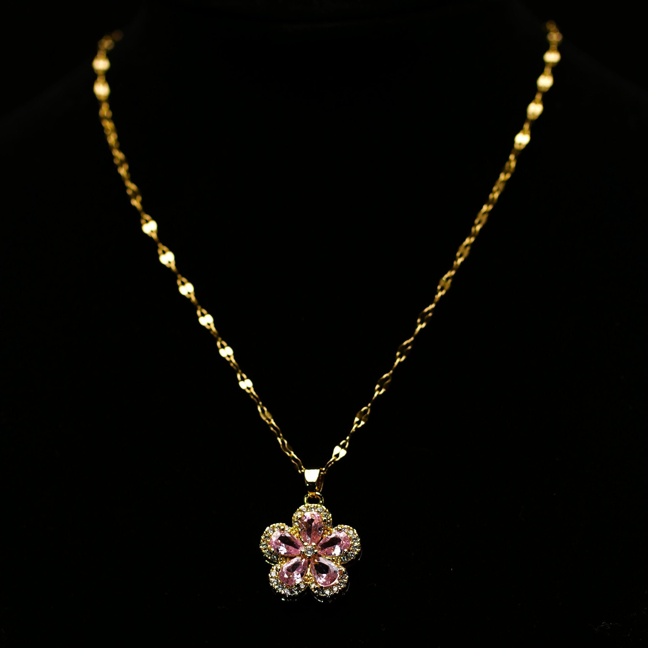 Halsband – Rosa blomma 18k guldpläterat